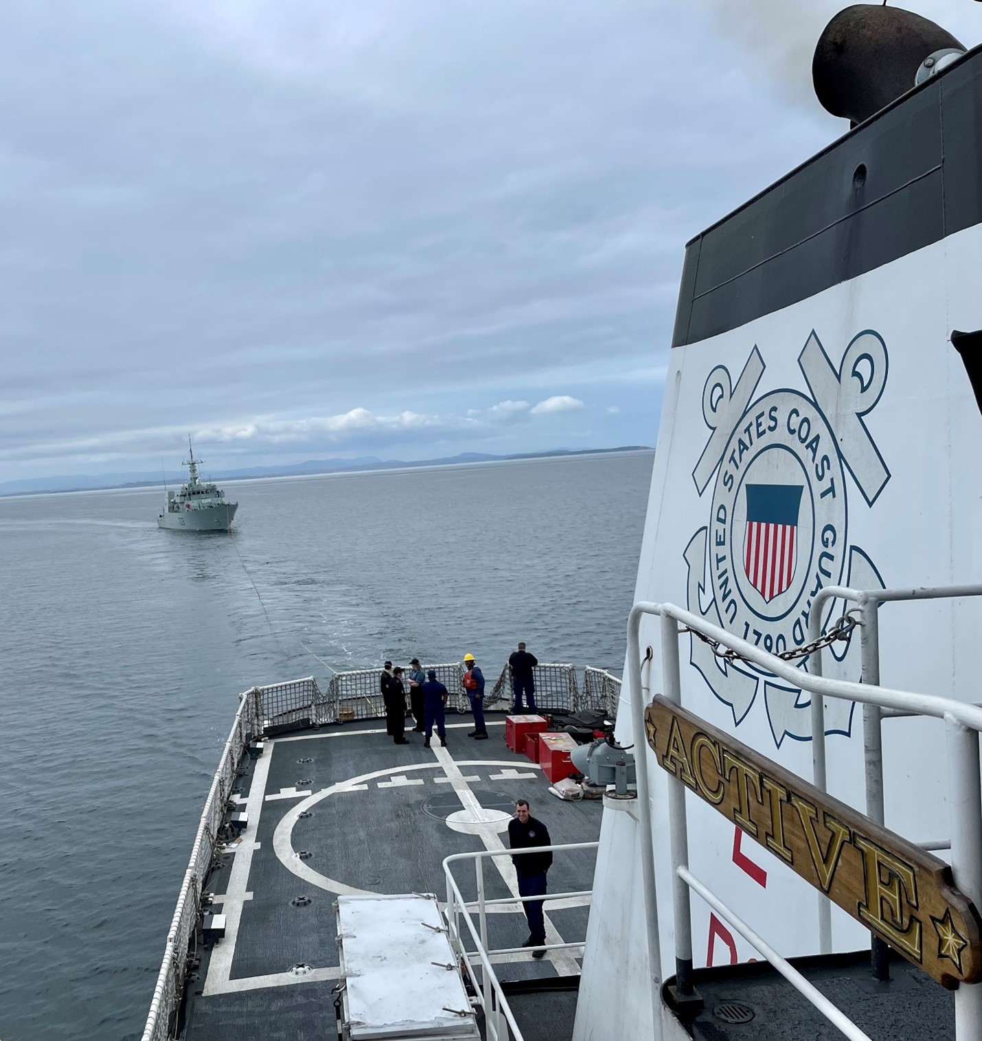 USCGC ACTIVE towing HMCS Edmonton during an exercise with the Canadian Navy 2022